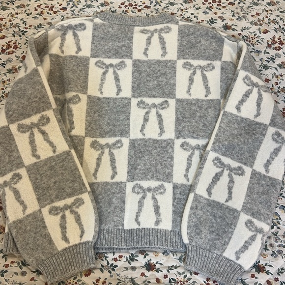 Target Bow Sweater - Picture 2 of 3